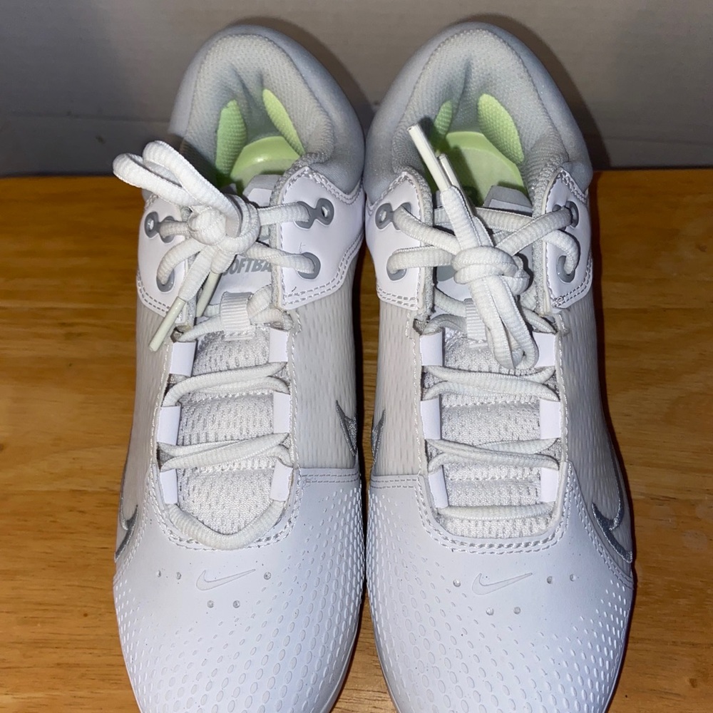 Nike Womens Hyperdiamond 4 Pro React Fastpitch Softball Cleats CZ5917-100 Size 8 - Picture 2 of 5